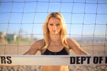 Thân hình nuột nà của nữ VĐV bóng chuyền bãi biển 8X