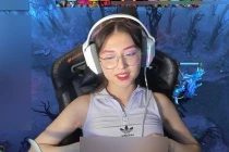 Khoe thân phản cảm, nữ streamer DOTA 2 phải trả giá cực đắt