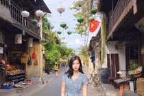 Nữ thần Hàn Quốc quá xinh đẹp "gây sốt" khi dạo chơi Hội An