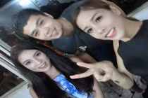 Công Phượng và đồng đội “nhậu” cùng hotgirl mừng HAGL trụ hạng