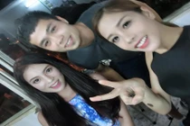 Công Phượng và đồng đội “nhậu” cùng hotgirl mừng HAGL trụ hạng