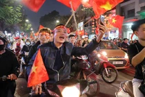 Người dân Hà Nội, TPHCM phát cuồng vì chiến thắng của U23 Việt Nam