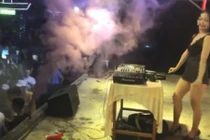 Xôn xao trường THPT tổ chức hội trại như vũ trường