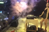 Xôn xao trường THPT tổ chức hội trại như vũ trường