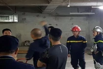 Dầu tràn ra tầng hầm, cư dân Văn Phú Victoria hoảng loạn tháo chạy