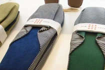 Đôi dép vải đi trong nhà giá 4,5 triệu đồng