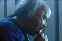 Trước khi chết, Hòa Thân thỉnh cầu người tù bên cạnh 1 chuyện, đó là gì? 