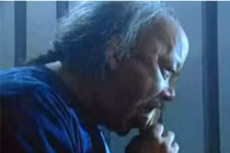 Trước khi chết, Hòa Thân thỉnh cầu người tù bên cạnh 1 chuyện, đó là gì? 