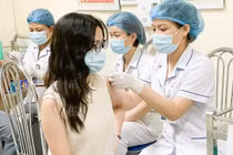 Mục sở thị quy trình tổ chức tiêm vắc xin COVID-19 ở Bệnh viện E