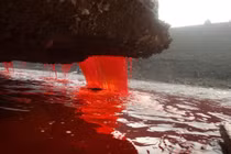 Thác Máu kỳ lạ tại thung lũng 2 triệu năm chưa hề có mưa