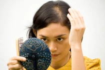 Tóc rụng sẽ hết ngay chỉ với phương pháp đơn giản 