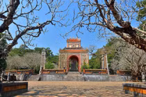 Tấm bia khu lăng tẩm có số lượng văn tự nhiều nhất ở Việt Nam