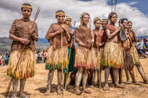 Bất ngờ tập tục của bộ lạc biệt lập nhất thế giới ở Indonesia
