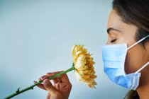 Sốc với hội chứng lạ sau hồi phục COVID-19 ngửi "thơm thành thối"