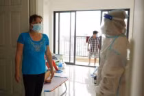 F0 nhẹ hoặc không có triệu chứng khi hồi phục kháng thể thế nào? 