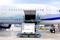 1,4 triệu liều vắc xin AstraZeneca về sân bay Tân Sơn Nhất