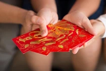 Tết thời 4.0, vợ chồng đi du lịch vẫn lì xì được cả họ