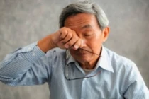 Choáng váng khi thấy người trong căn lều trước cổng nhà vợ