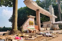 Công viên Bắc Linh Đàm (quận Hoàng Mai, Hà Nội) nằm ở vị trí “đắc địa” bên hồ Linh Đàm và khu đô thị kiểu mẫu Linh Đàm nên từng được kỳ vọng là khu vui chơi giải trí lý tưởng của người dân trong khu vực. 