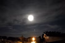 Siêu trăng sấm xuất hiện tại Việt Nam, MXH rầm rộ chia sẻ 