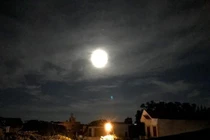 Siêu trăng sấm xuất hiện tại Việt Nam, MXH rầm rộ chia sẻ 