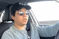 Khoa Pug đọ chiều cao bên trời Tây, chật vật "cai" thuốc giảm đau