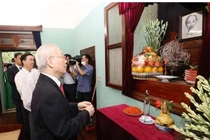 77 năm Quốc khánh: Tổng Bí thư dâng hương tưởng niệm Chủ tịch Hồ Chí Minh