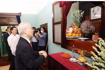 77 năm Quốc khánh: Tổng Bí thư dâng hương tưởng niệm Chủ tịch Hồ Chí Minh