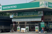 Khó như đi mua xăng: 2km 3 cửa hàng đóng cửa