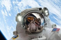 Vì sao các phi hành gia bị lão hóa hàng chục tuổi sau nhiều tháng sống ngoài vũ trụ?