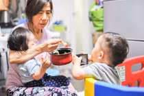 5h sáng, tôi áy náy khi thấy mẹ chồng vượt 200km tới bấm chuông cửa