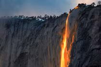 Đâu thể vì Covid-19 mà bỏ lỡ siêu trăng máu hay thác lửa ở California