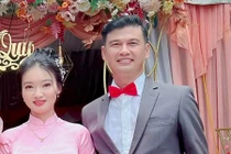 Tiết Cương vừa cưới vợ ở tuổi 49... từng yêu đương thế nào?