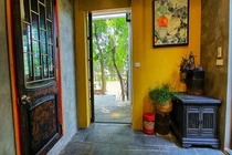 Ngôi nhà ‘thuận tự nhiên’ ở vùng núi Hòa Bình, nội thất làm từ đồ bỏ đi