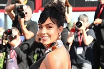 Bạn gái Cristiano Ronaldo dự thảm đỏ Venice 2022