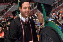 Thu nhập tiền tỷ, chàng trai 26 tuổi vẫn làm điều bất ngờ này