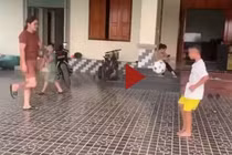 Video: Hai mẹ con trổ tài tâng bóng siêu đỉnh khiến cộng đồng mạng trầm trồ
