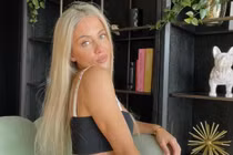 Sắc vóc vợ siêu mẫu của Nicolas Tagliafico