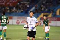 Thủ môn Bùi Tiến Dũng được khen, khả năng giữ lại sân Thống Nhất