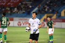 Thủ môn Bùi Tiến Dũng được khen, khả năng giữ lại sân Thống Nhất