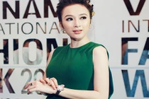 "Bà mẹ nhí" Angela Phương Trinh khoe loạt sổ đỏ… sống xa hoa thế nào?