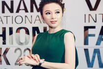 "Bà mẹ nhí" Angela Phương Trinh khoe loạt sổ đỏ… sống xa hoa thế nào?