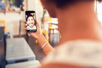 Làm thế nào để không thay lòng đổi dạ khi yêu xa?