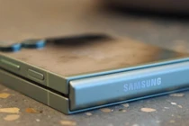 Galaxy Z Flip 7 sẽ có màn hình ngoài lớn hơn, viền siêu mỏng