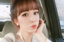 Nữ ca sĩ kiếm sống bằng nghề giao sữa từ 2h sáng