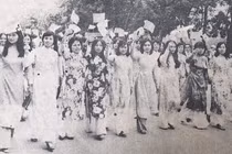 Ảnh quý giá ghi dấu Hà Nội chào mừng Ngày giải phóng Thủ đô