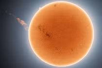 "Bắt quả tang" luồng plasma dài 1,6 triệu km phóng ra từ Mặt Trời