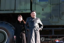 Ông Kim Jong-un lại xuất hiện cùng con gái trong sự kiện trọng đại
