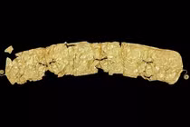 Bất ngờ phát hiện đai lưng vàng 2.500 tuổi, bác nông dân vỡ òa 