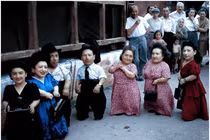 Số phận lạ lùng của gia đình người lùn Do Thái thời phát xít Đức 